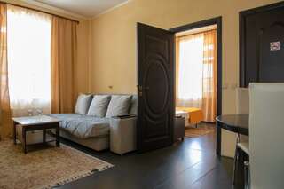 Гостиница Yellow Hotel Санкт-Петербург 2-комнатная комната полулюкс с 2 двуспальными кроватями-1