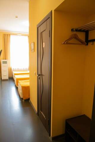 Гостиница Yellow Hotel Санкт-Петербург 3-местная комната стандарт-2