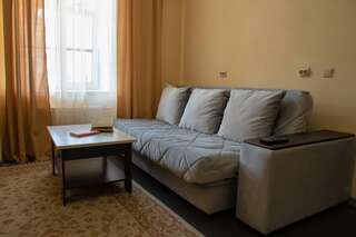 Гостиница Yellow Hotel Санкт-Петербург 2-комнатная комната полулюкс с 2 двуспальными кроватями-7