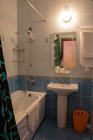 Гостиница Yellow Hotel Санкт-Петербург 3-местная комната стандарт-5