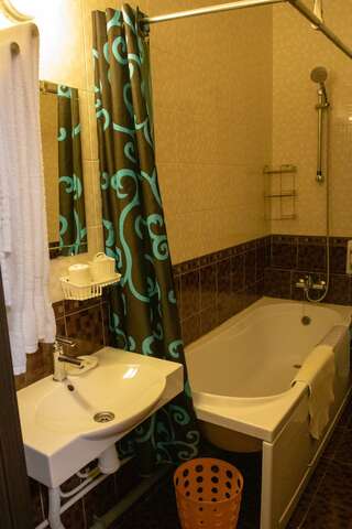 Гостиница Yellow Hotel Санкт-Петербург 2-комнатная комната полулюкс с 2 двуспальными кроватями-3