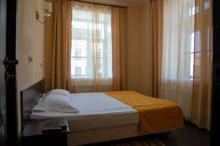 Гостиница Yellow Hotel Санкт-Петербург 2-комнатная комната полулюкс с 2 двуспальными кроватями-6