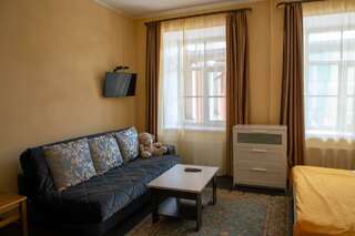 Гостиница Yellow Hotel Санкт-Петербург 5-местная комната семейная-1